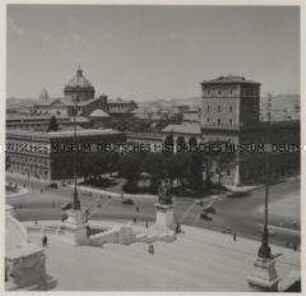 Rom, Piazza Venezia, Blick vom Monumento Nazionale a Vittorio Emanuele II auf den Palazzo Venezia