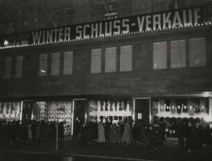 Tauentzienstraße. KaDeWe Winterschlussverkauf