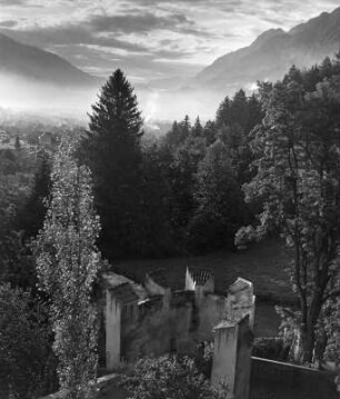 Lienz. Landschaftsausschnitt mit Schloss Bruck (um 1280, Erweiterung 1501/1600)