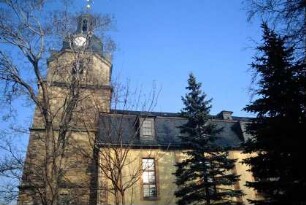 Kirche, Teil vom Langhaus und vom Turm