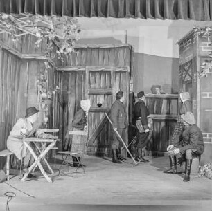 Sorbisches Volkstheater : Schauspieler des Sorbischen Volkstheaters bei der Aufführung eines Theaterstückes