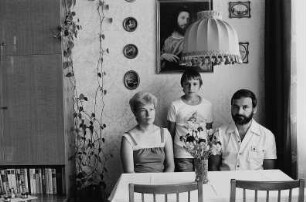 Familie E. (Sachbearbeiterin, Produktionsleiter beim Fernsehen) am Eßtisch