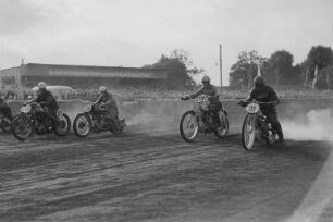 Volksfest in Karlshorst : Motorradrennen