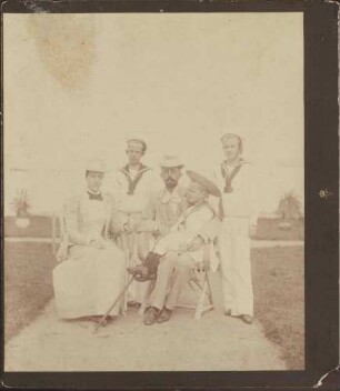 Kronprinz Gustav Adolf und Kronprinzessin Viktoria mit ihren drei Söhnen.