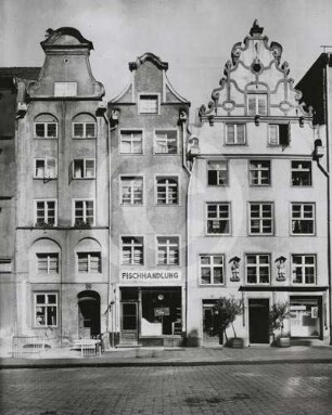 Fassaden der Bürgerhäuser Wilhelmstrasse 50, 49 und 48 in Elbing