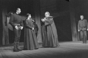Reportage aus der Inszenierung "König Lear" von W. Sakespeare, Regie W. Langhoff, mit W. A. Kleinau als Lear u.a., Deutsches Theater Berlin, 1957