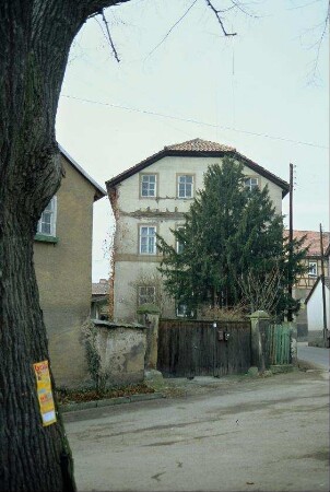 Giebelseite eines großen Bauernhauses