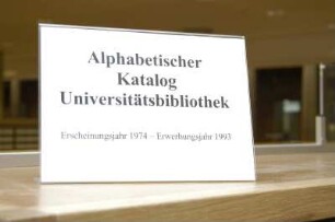 Sächsische Landesbibliothek - Staats- und Universitätsbibliothek Dresden, Zentralbibliothek. Beschilderung für den alphabetischer Katalog (1974-1993) der ehemaligen Universitätsbibliothek