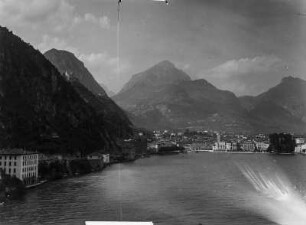 Riva del Garda : Blick auf Riva del Garda von der Ponalestraße aus gesehen.