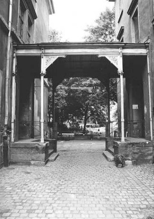 Dresden-Neustadt, Louisenstraße 41. Schule (um 1860). Einfahrt