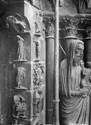 Südliches Westportal — Südlicher Türpfosten