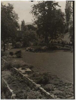 Garten Suidter, Luzern: Blick über die Rasenfläche