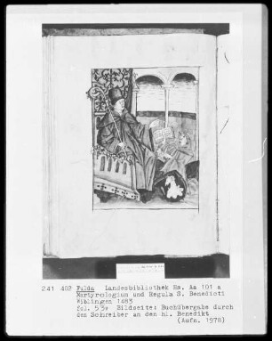 Martyrologium und Regula Sancti Benedicti — Buchübergabe durch den Schreiber an den heiligen Benedikt, Folio 53verso