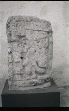 Edzna, Stela 12 (ETZ: St. 12)