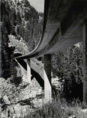 Autobahnbrücke in der Via Mala Schlucht