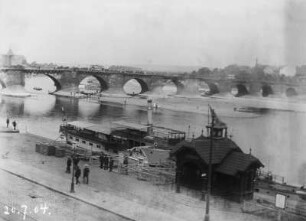 Dresden, Blick über das Terrassenufer auf die Augustusbrücke