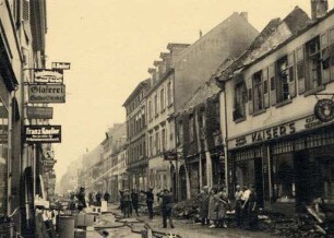 Zerstörungen Zweiter Weltkrieg. Waldstraße