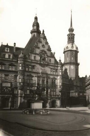 Dresden. Residenzschloss, Georgenbau und Hausmannsturm, Ansicht über den Schloßplatz