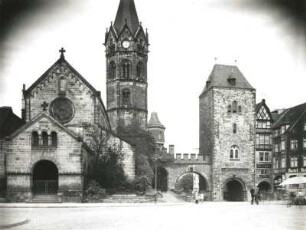Eisenach, Karlsplatz. Blick gegen Nikolaikirche und Nikolaitor