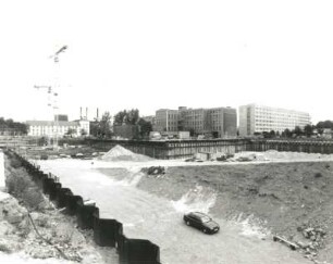 Dresden-Altstadt, Ammonstraße/Freiberger Straße. Baustelle "World Trade Center". Blick gegen "Haus der Kultur und Bildung"