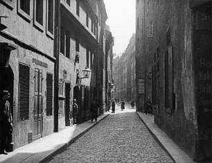 Szene aus dem Dokumentarfilm "Abriß alter Häuser im Dresdner Stadtzentrum" (Gebiet der Kleinen und Großen Frohngasse)