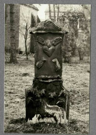 alter Friedhof, Grabstein 18. Jh. Vergleich 415