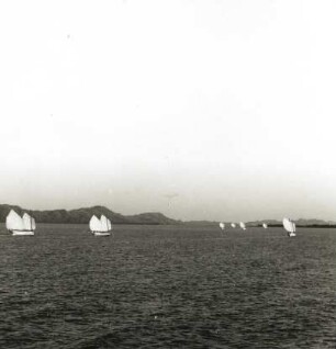 Burma (Birma). Dschunken in der Bucht von Akyab