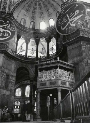 Innenraum mit Kanzel in der Hagia Sophia