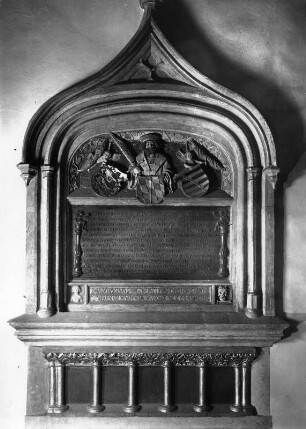 Stifterdenkmal : Stifterdenkmal (1524). Aschaffenburg, Stiftskirche Sankt Peter und Alexander
