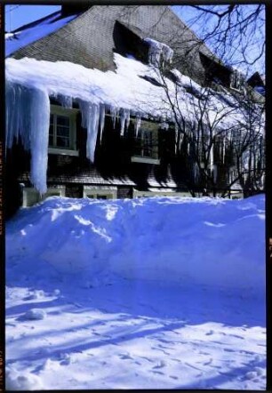 Hinterzarten: Eiszapfen am alten Schwarzwaldhof, Hotel Adler