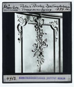 München, Palais Toerring-Jettenbach : Innenansicht, Detail Wanddekoration im Treppenhaus (nicht erhalten)