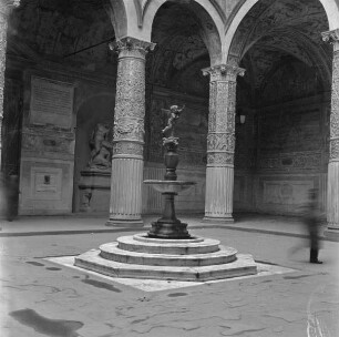 Putto mit Delfin