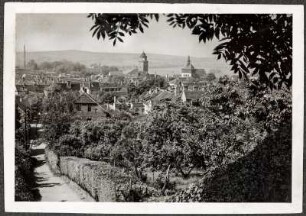 Artern. Stadtteilansicht mit Kirchturm der Marienkirche und Rathausturm
