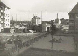 Leipzig-Leutzsch : Leipzig-Leutzsch. Benediktusstraße. Baustelle und Hof mit Sandkasten