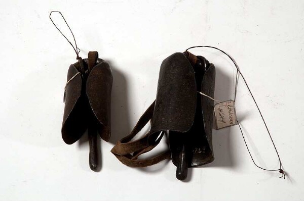 Cowbells with collar