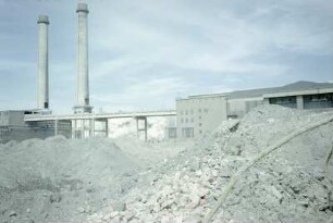 Schalthaus und Schornsteine Vorschaltanlage, 110 kV-Sammelschienenbrücke, Maschinenhaus Werk II, 110 V-Schalthaus Werk II, Sprengung Bunkerschwerbau Vorschaltanlage, von S
