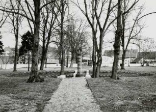 Denkmalsanlage für die Gefallenen des 1. Weltkrieges : Denkmalsanlage für die Gefallenen des 1. Weltkrieges (1919/1922; Werkstatt K. Feuerriegel). Frohburg, Alter Friedhof