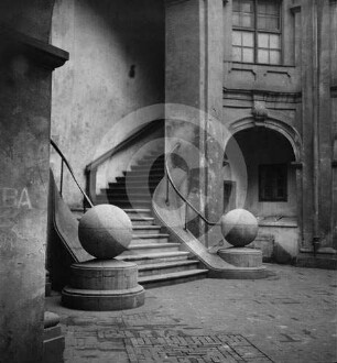 Treppenaufgang im Hof der alten Jesuiten-Schule in Posen