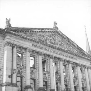 Leipzig. Augusteum (Universitätshauptgebäude) und Universitätskirche St. Pauli kurz vor Sprengung und Abbruch, Mai 1968