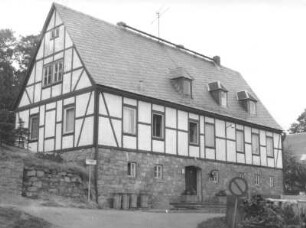 Burkersdorf (Frauenstein-Burkersdorf), Dorfstraße 85. Gemeindeamt. Straßenansicht