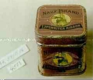Blechdose für Schreibmaschinenfarbband "NAVY BRAND TYPEWRITER RIBBON" (Abbildung eines Dampfschiffes)