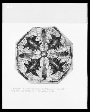 Mosaik mit floraler Ornamentik