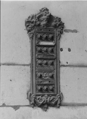 Dresden-Neustadt, Louisenstraße 87. Wohnhaus (1899). Klingelbrett