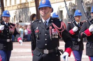 Monte Carlo - Wachablösung : Wachablösung vor dem Schloss des Fürsten täglich 11:55 Uhr. 2006