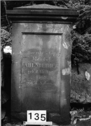 Grabstein 135 (Index: 100090984) Maße HxBxT: 100x55x35 cm: Grabstein 135