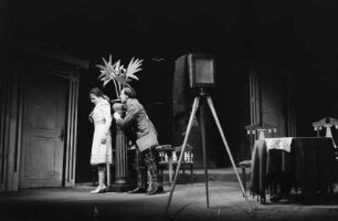 Szenenbilder aus der Komödie "Der Teufelsschüler" von George Bernard Shaw am Hebbel-Theater Berlin