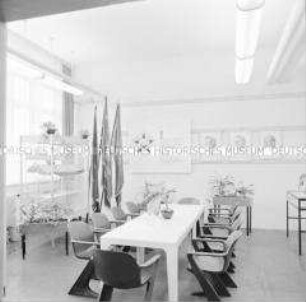 Traditionszimmer im VEB Berlin-Chemie
