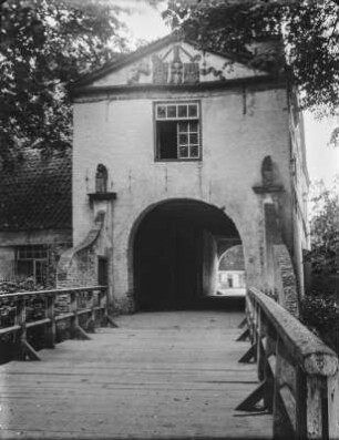 Norderburg : Eingangsportal des Wasserschloßes Norderburg