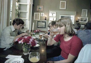 Berlin: Berlin-Museum; Alt Berliner Kneipe mit Nicole