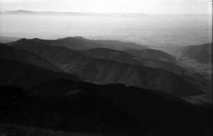 Belchen: Münstertal und Rheintal mit Vogesen vom Belchen